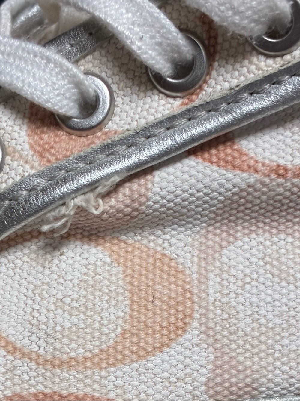 Coach Barrett Sneakers Feat. Signature C in silver/Peach - Picture 7 of 7